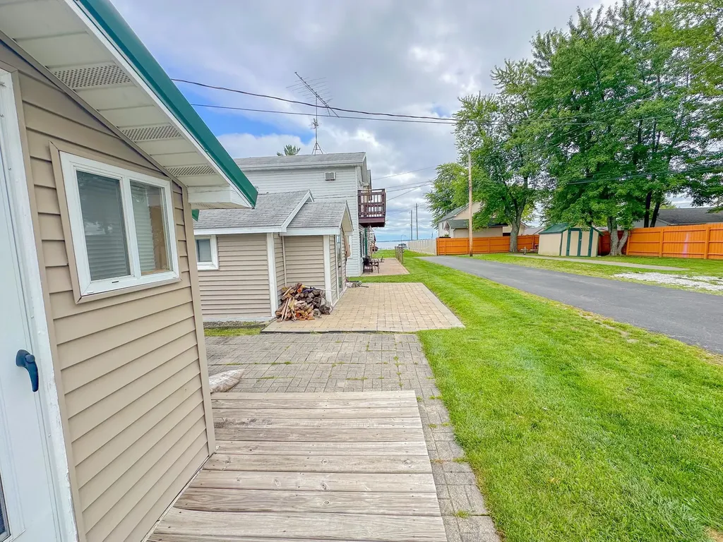 6482 W Houghton Lake Drive Roscommon Township MI 48629