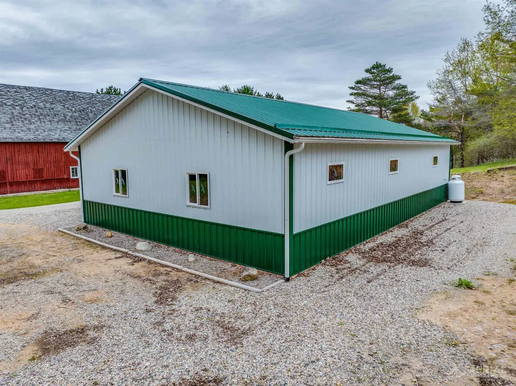 5565 Rau Road Edwards Township MI 48661