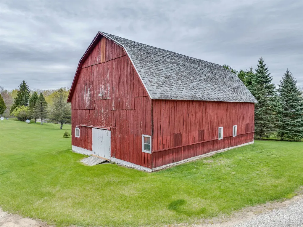 5565 Rau Road Edwards Township MI 48661