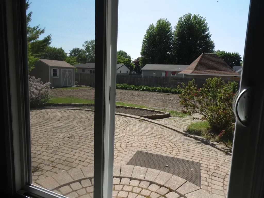 1191 N Frost Drive Saginaw Charter Township MI 48638