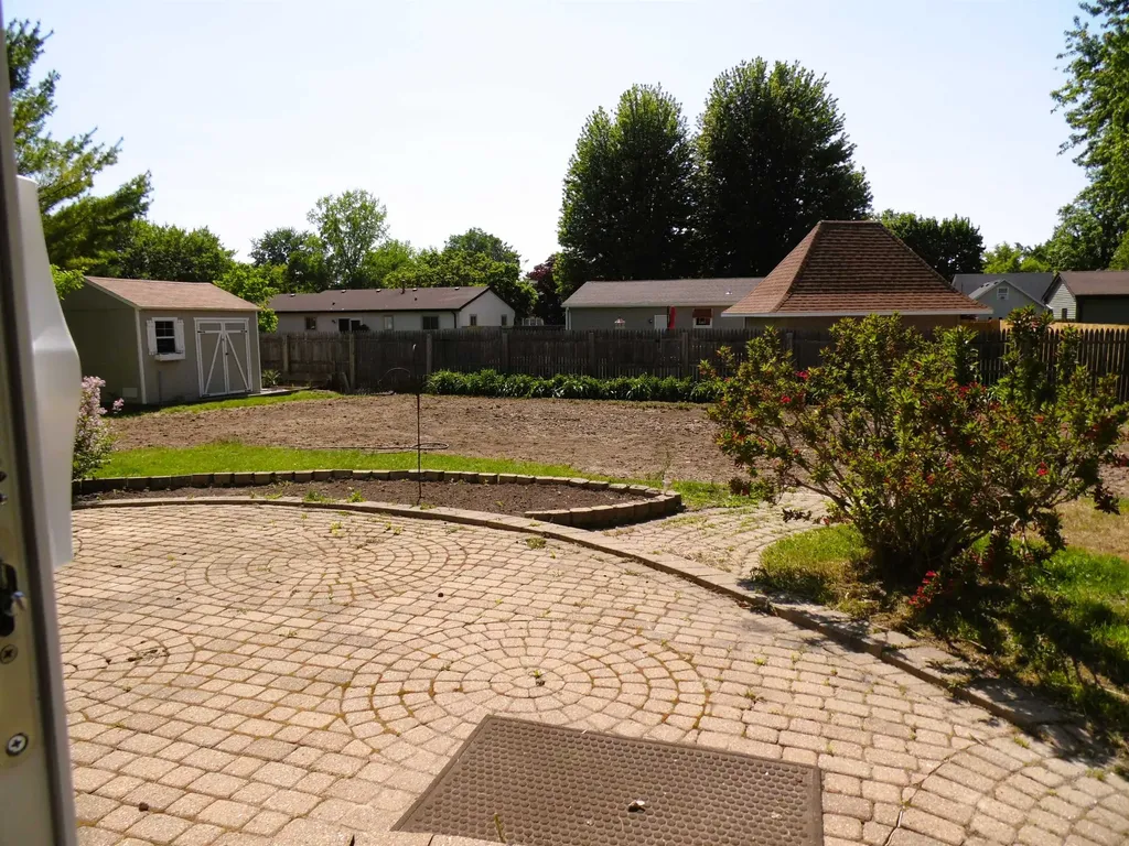 1191 N Frost Drive Saginaw Charter Township MI 48638