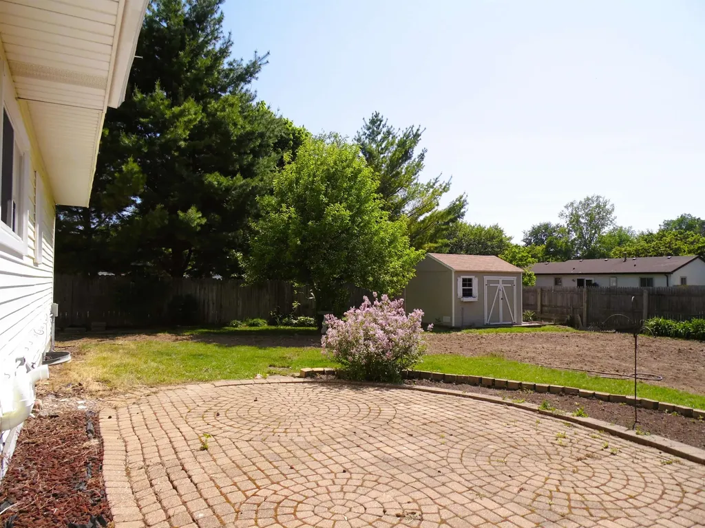 1191 N Frost Drive Saginaw Charter Township MI 48638