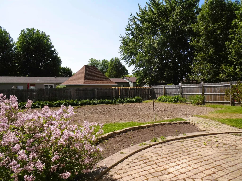 1191 N Frost Drive Saginaw Charter Township MI 48638