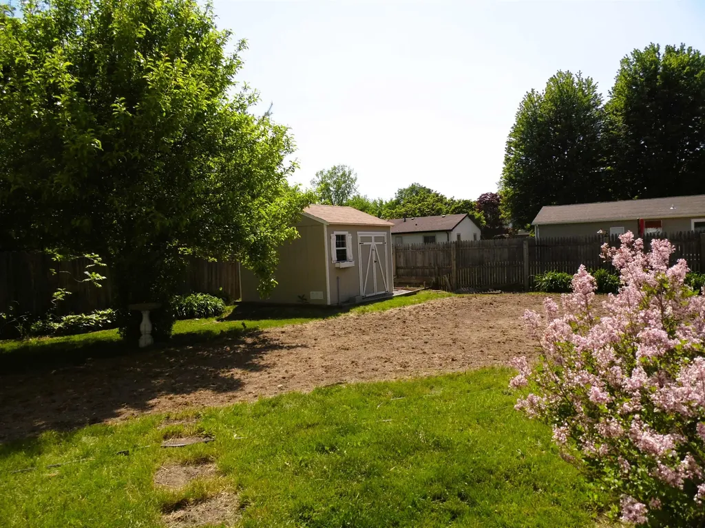 1191 N Frost Drive Saginaw Charter Township MI 48638