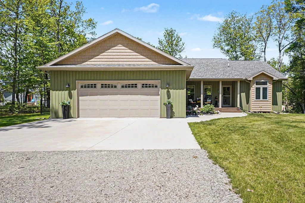 1735 Iroquois Trail Grant Township MI 48748