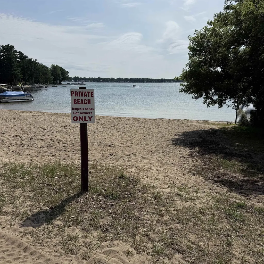 1735 Iroquois Trail Grant Township MI 48748
