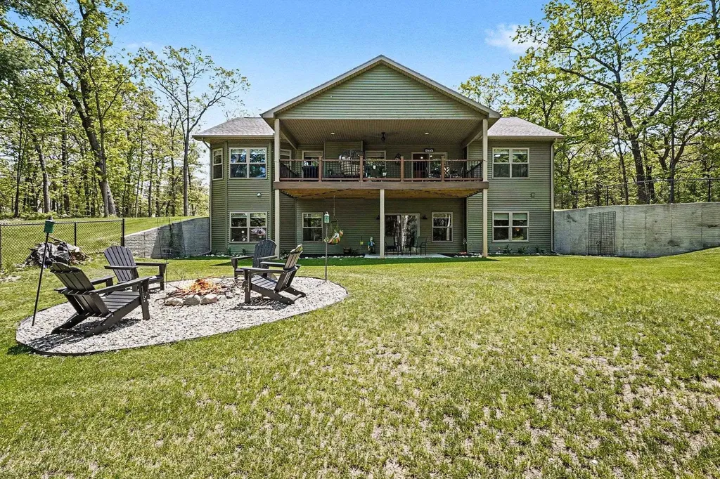 1735 Iroquois Trail Grant Township MI 48748