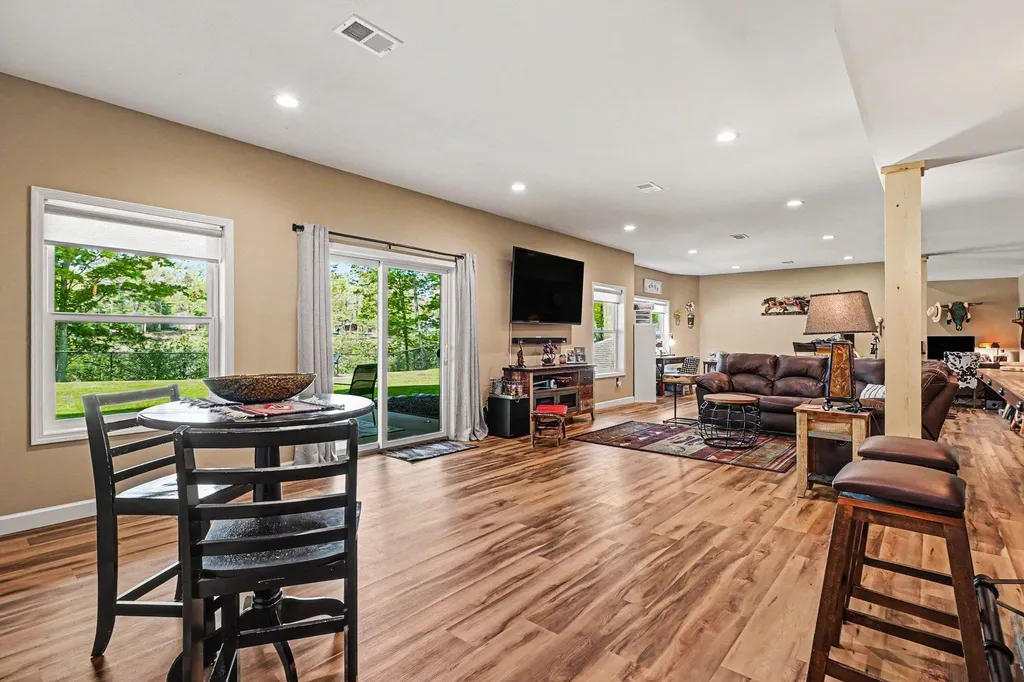 1735 Iroquois Trail Grant Township MI 48748