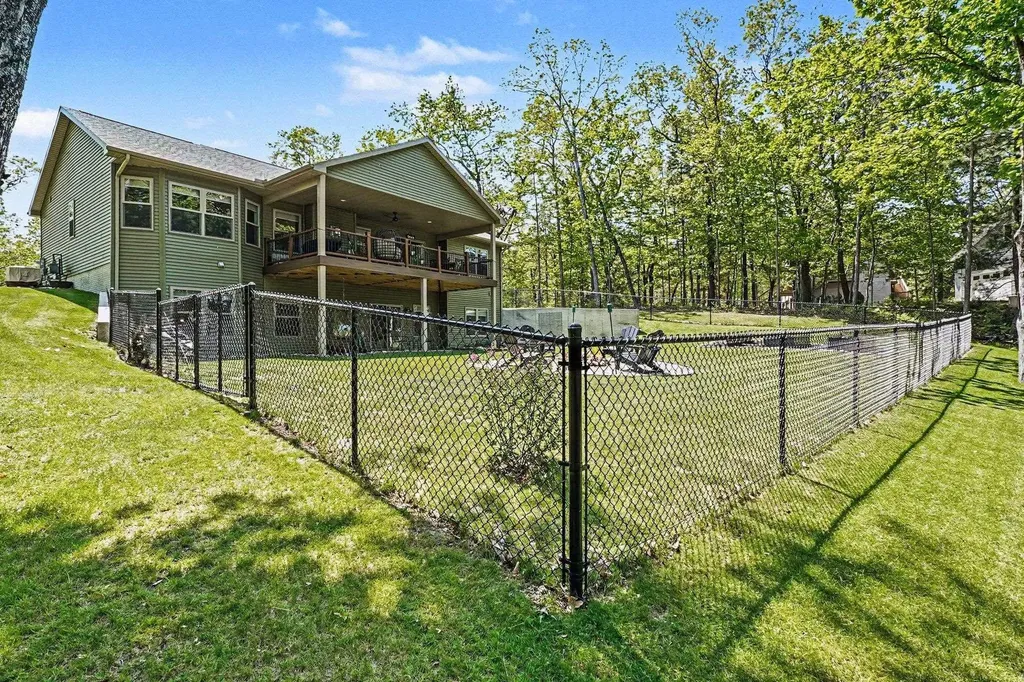1735 Iroquois Trail Grant Township MI 48748