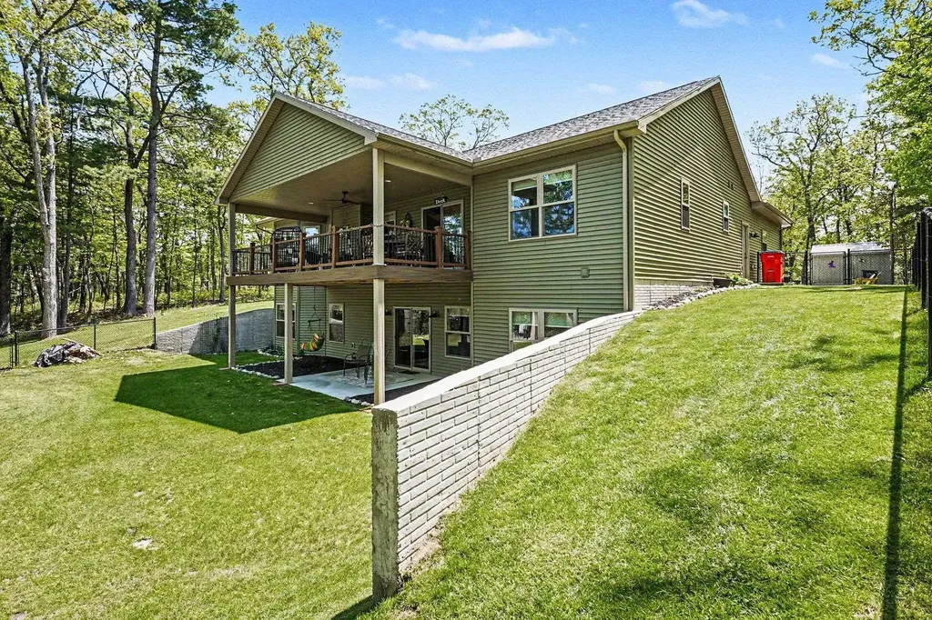 1735 Iroquois Trail Grant Township MI 48748
