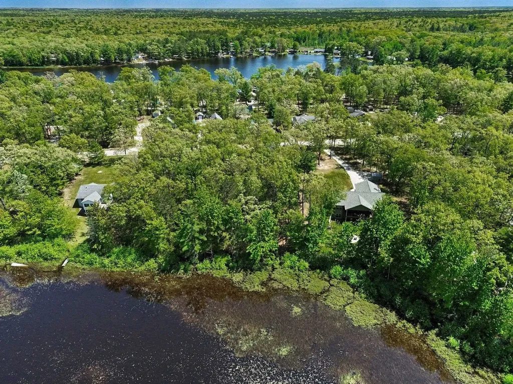 1735 Iroquois Trail Grant Township MI 48748