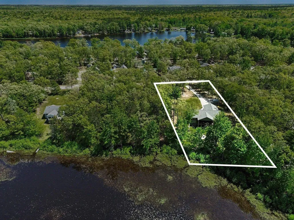 1735 Iroquois Trail Grant Township MI 48748