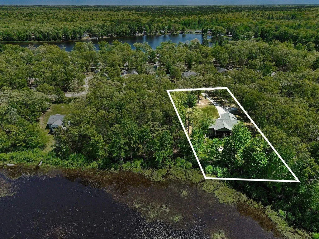 1735 Iroquois Trail Grant Township MI 48748