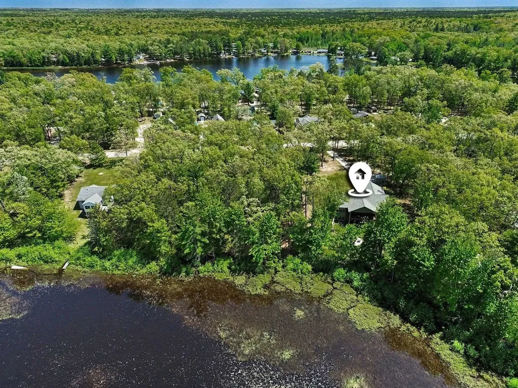 1735 Iroquois Trail Grant Township MI 48748