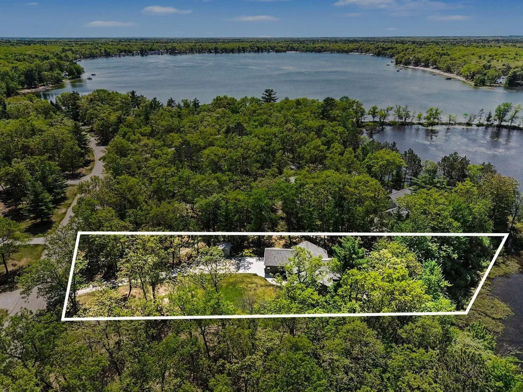 1735 Iroquois Trail Grant Township MI 48748