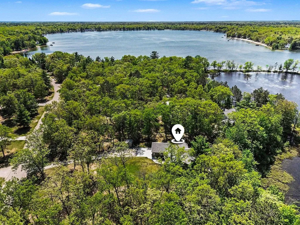 1735 Iroquois Trail Grant Township MI 48748