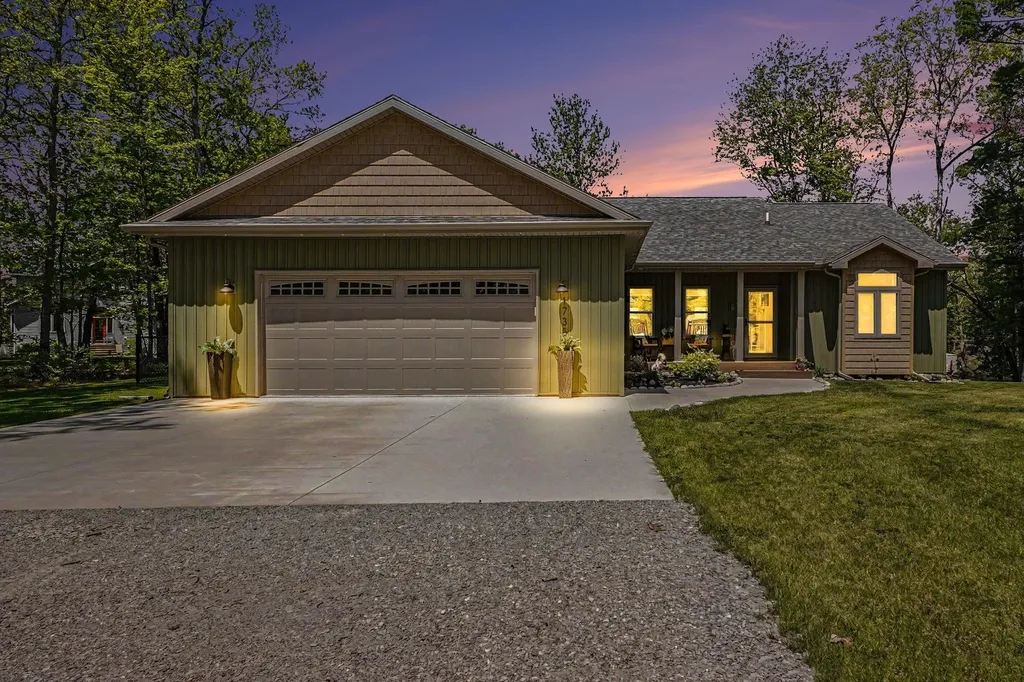 1735 Iroquois Trail Grant Township MI 48748