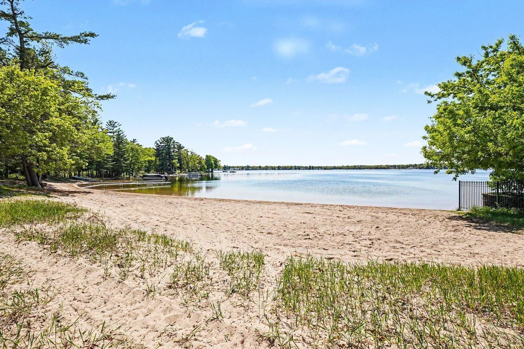 1735 Iroquois Trail Grant Township MI 48748