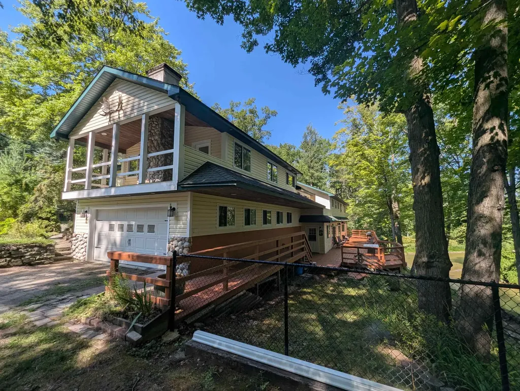 1620 N Michigan Arenac Township MI 48749