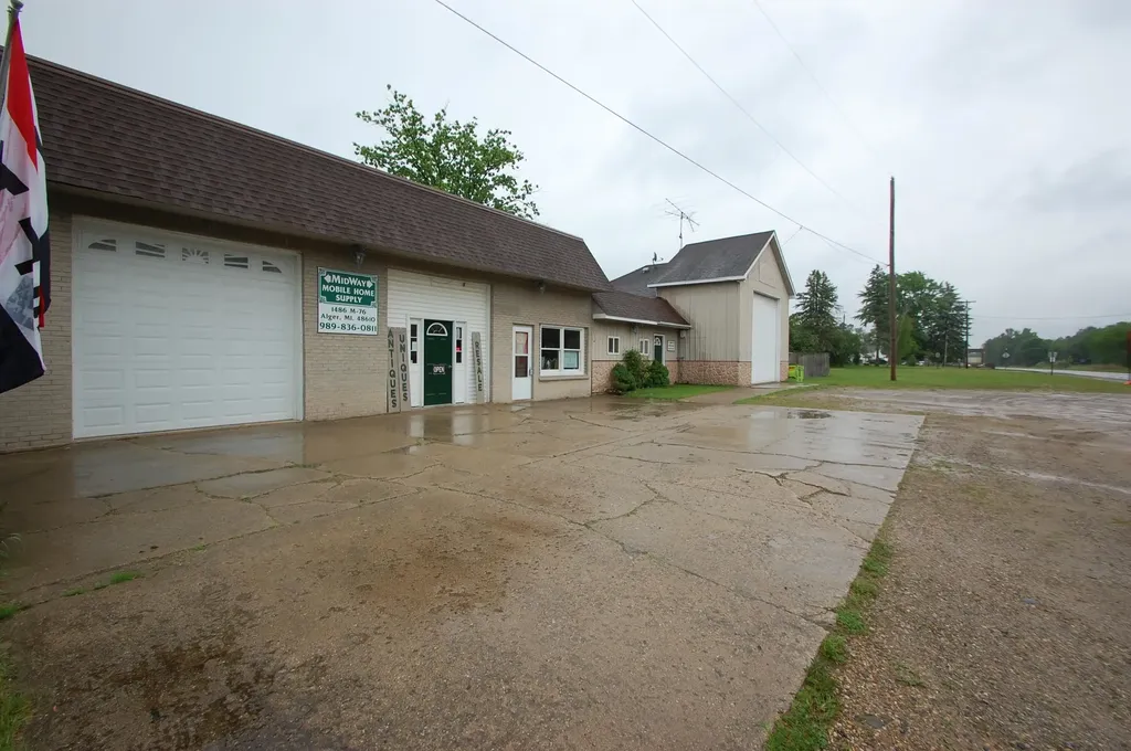 1486 N M-76 Moffatt Township MI 48610