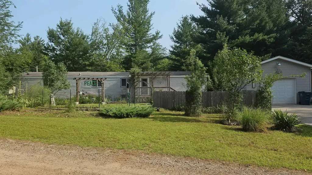 1979 Cuyuga Trail Churchill Township MI 48661