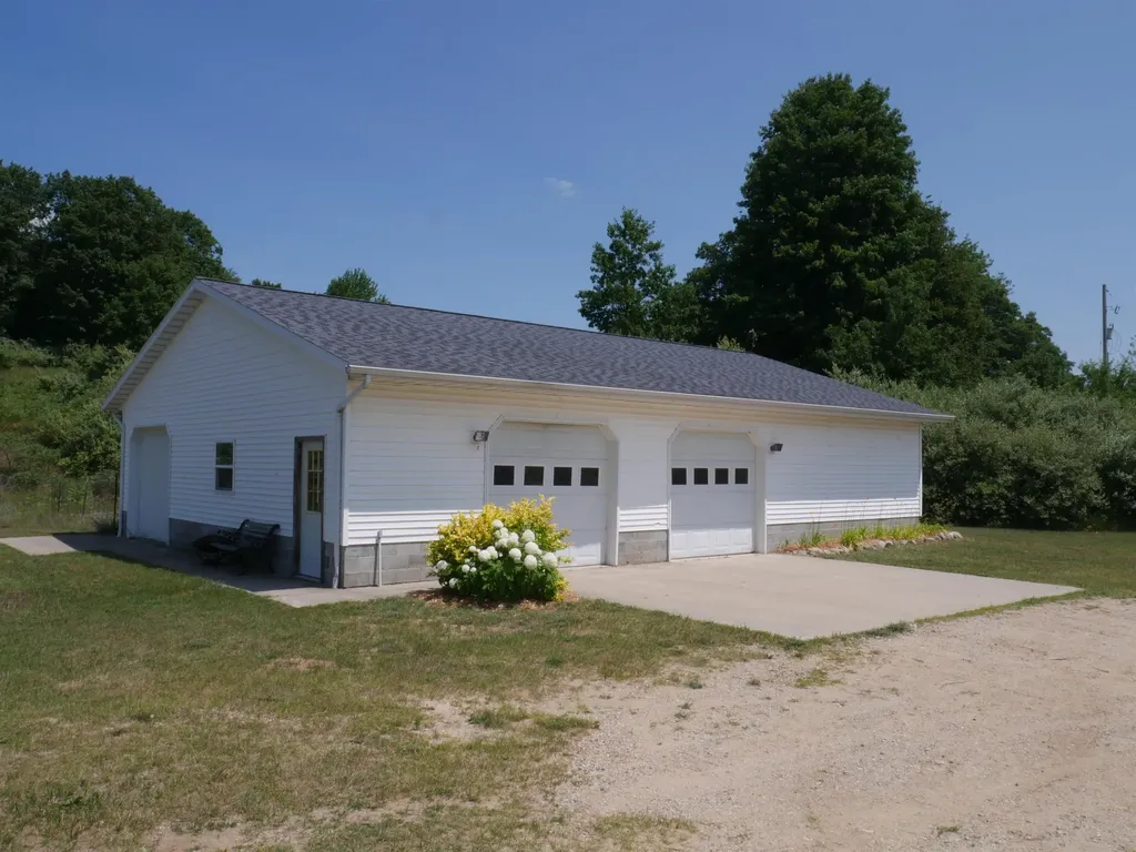 3186 Lake George Road Edwards Township MI 48661