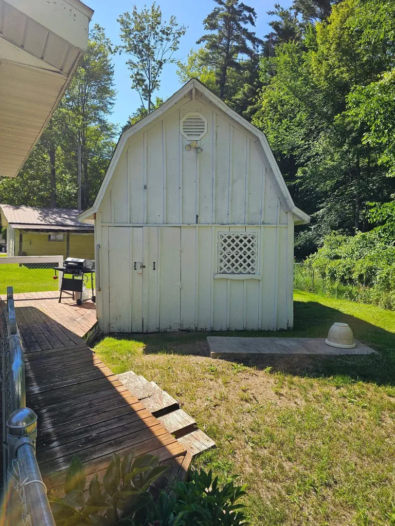514 W M-55 Tawas Township MI 48763