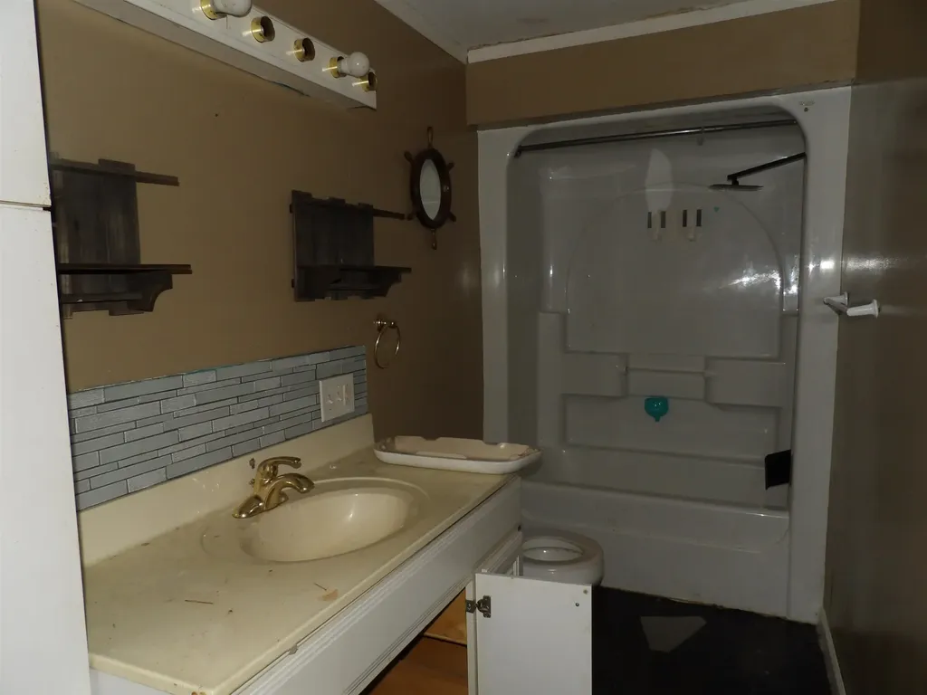 325 Walnut Alma City MI 48801