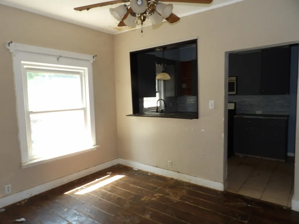 325 Walnut Alma City MI 48801