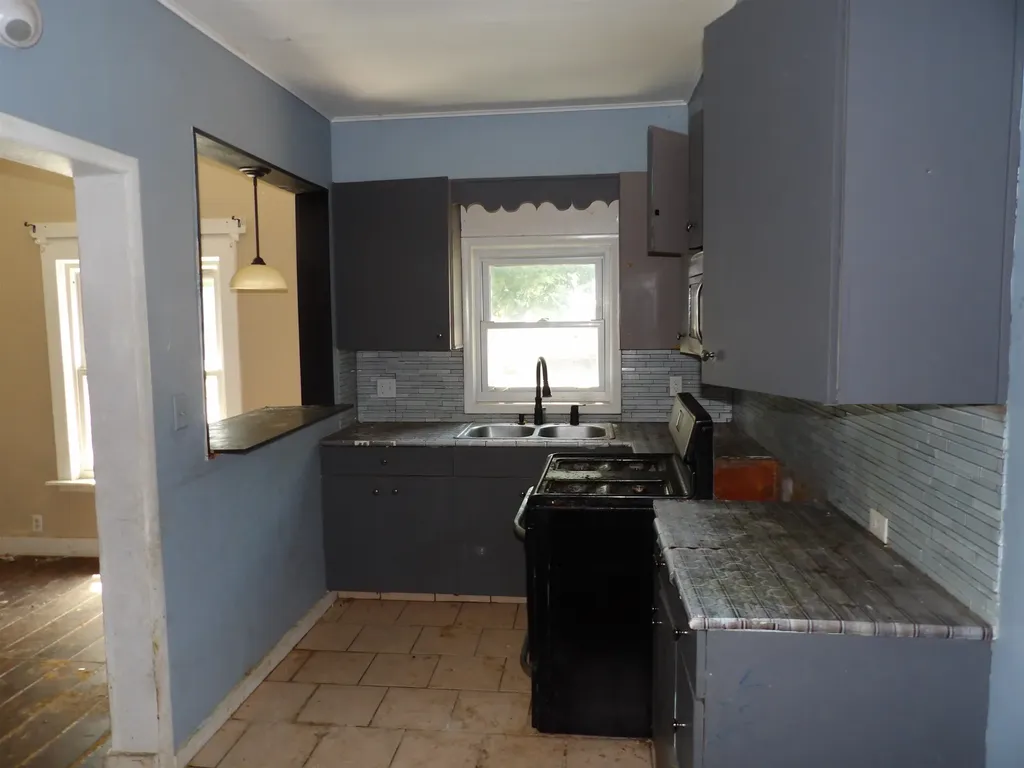 325 Walnut Alma City MI 48801