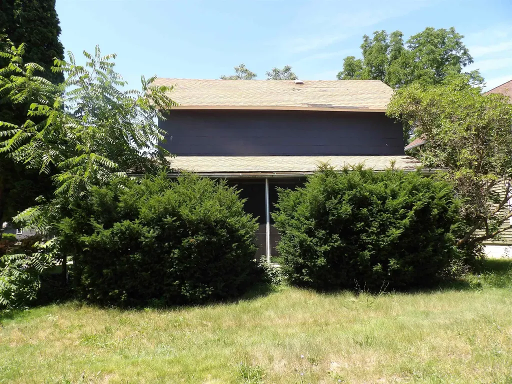 325 Walnut Alma City MI 48801
