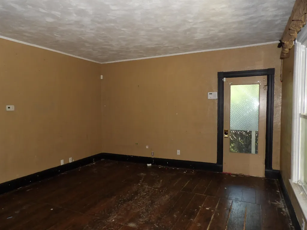325 Walnut Alma City MI 48801