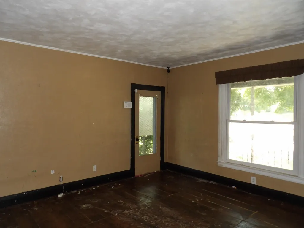325 Walnut Alma City MI 48801