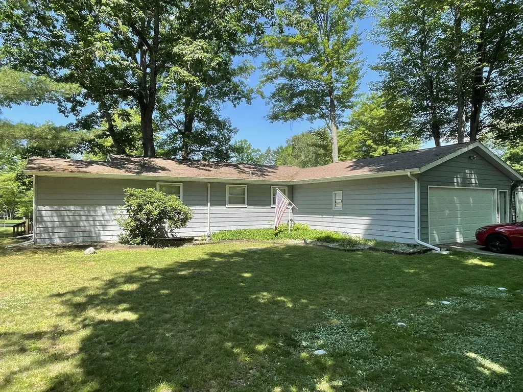 330 N Henderson Lake Drive Hill Township MI 48635