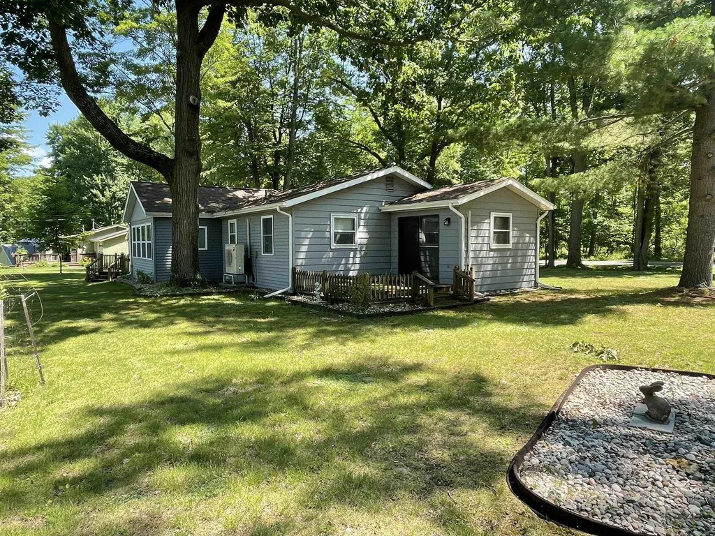 330 N Henderson Lake Drive Hill Township MI 48635