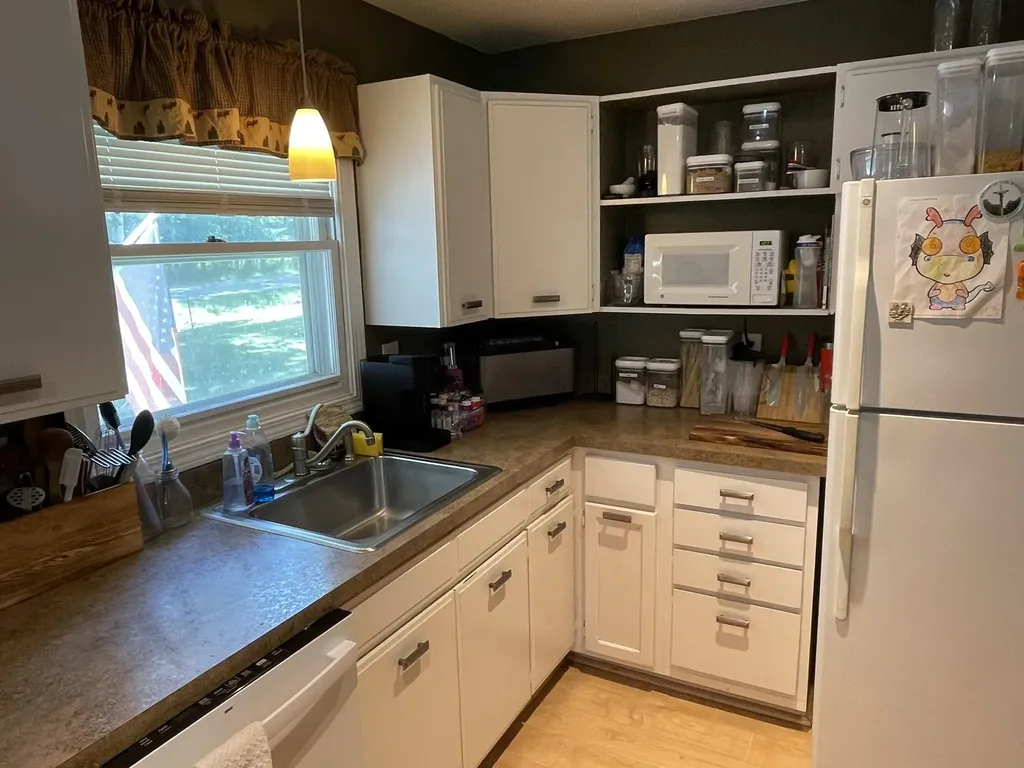 330 N Henderson Lake Drive Hill Township MI 48635