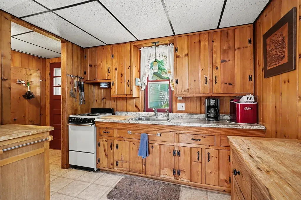 2086 Timber Trail Plainfield Township MI 48748
