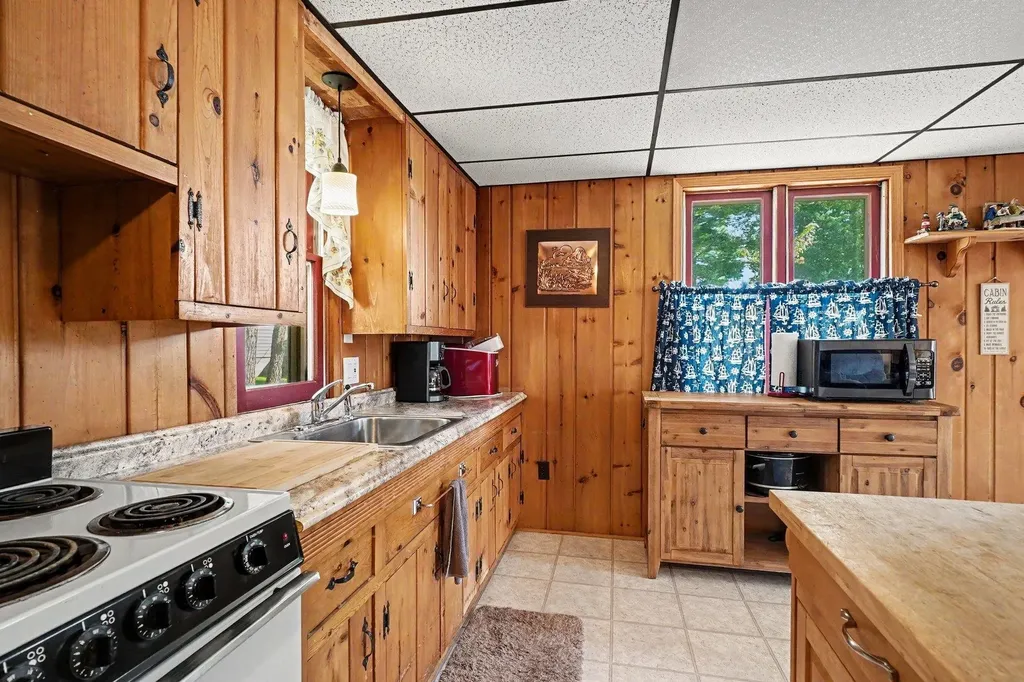 2086 Timber Trail Plainfield Township MI 48748