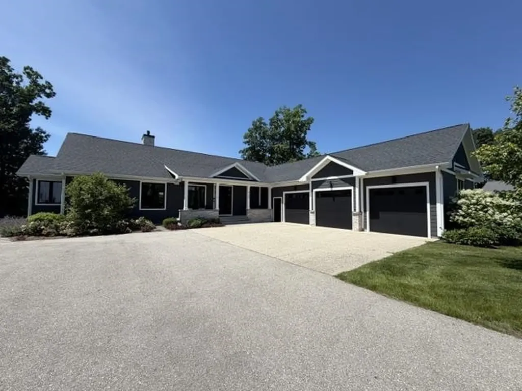 4790 S Sunset Ski Cove Blair Township MI 49685