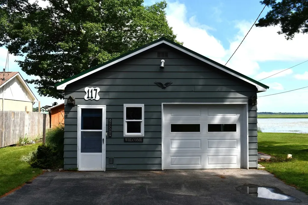 117 Warren Avenue Unknown City MI 48730