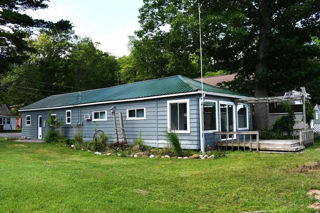 117 Warren Avenue Unknown City MI 48730