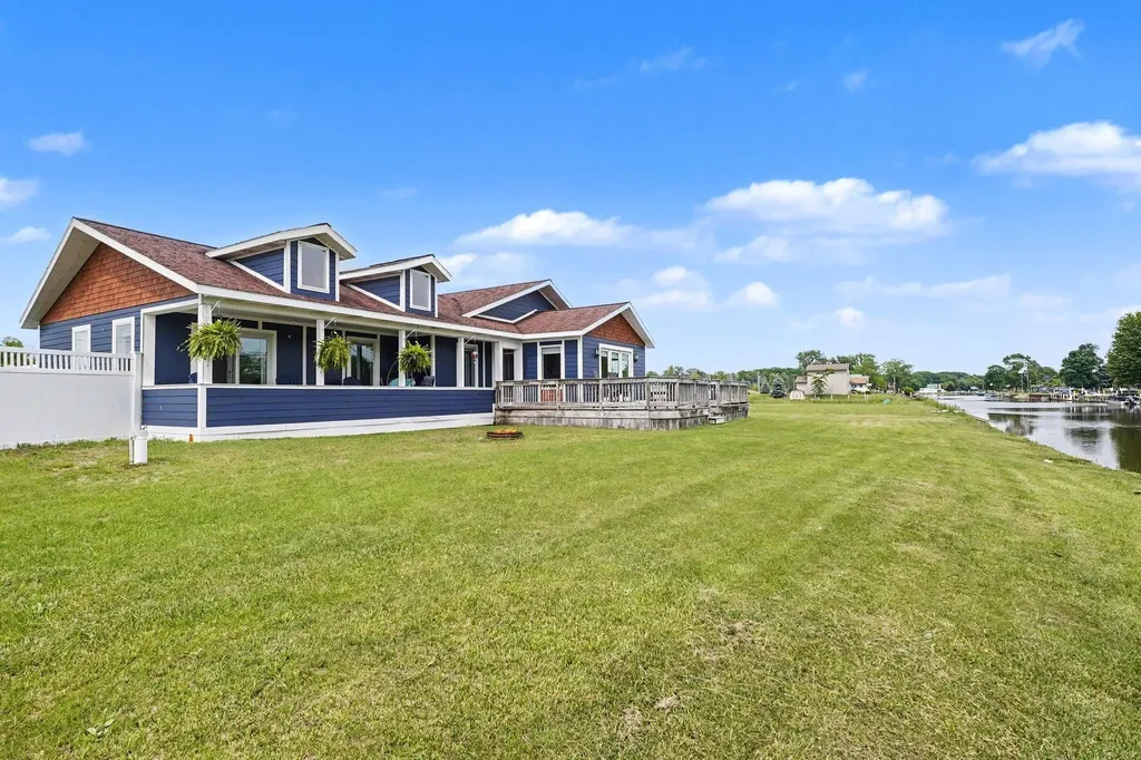 2210 E Lola Lane Au Gres Township MI 48703