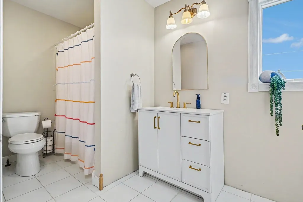 2210 E Lola Lane Au Gres Township MI 48703