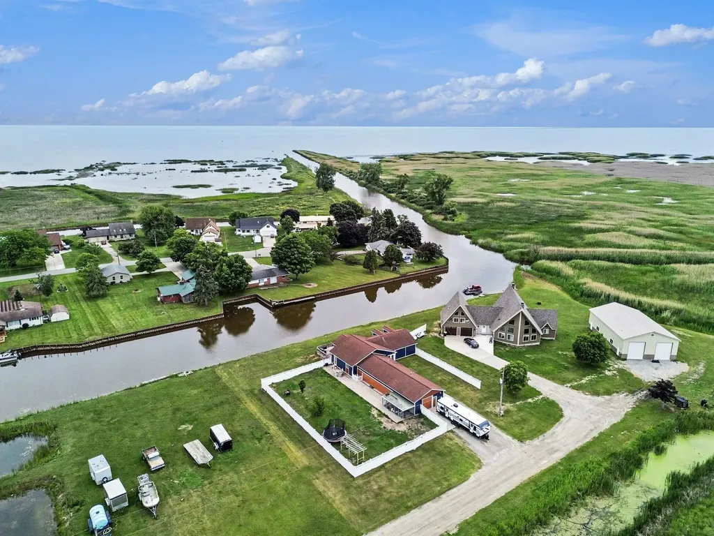 2210 E Lola Lane Au Gres Township MI 48703
