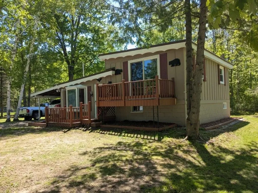 8221 Avalon Drive Plainfield Township MI 48739