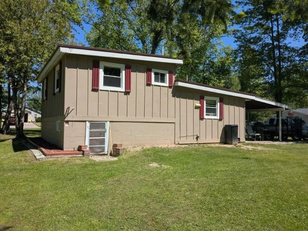 8221 Avalon Drive Plainfield Township MI 48739