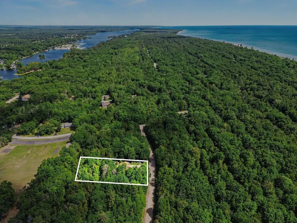 6795 Cedarbrook Drive Oscoda Charter Township MI 48750