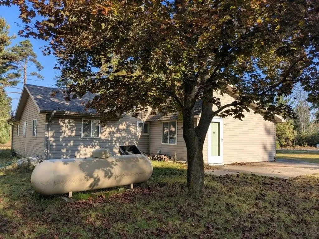 5533 E County Line Road Plainfield Township MI 48761