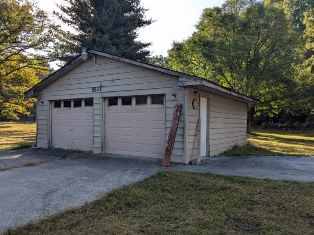 5533 E County Line Road Plainfield Township MI 48761