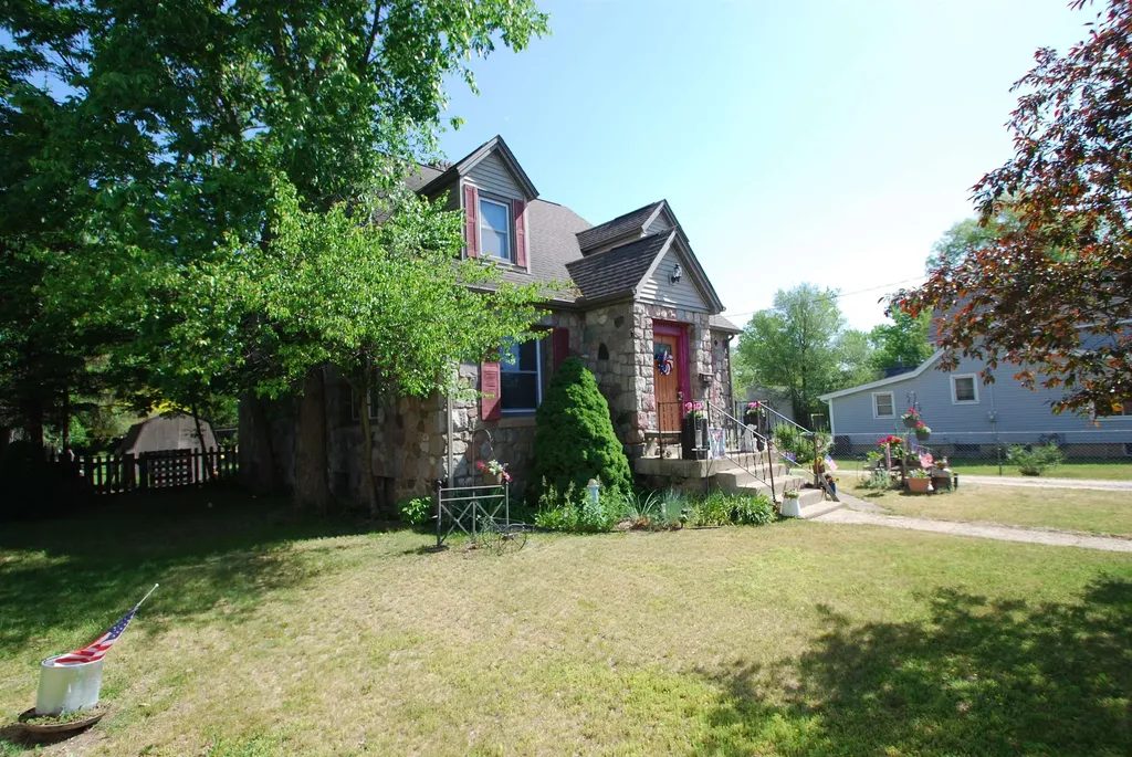 135 Carpenter Street West Branch Township MI 48661